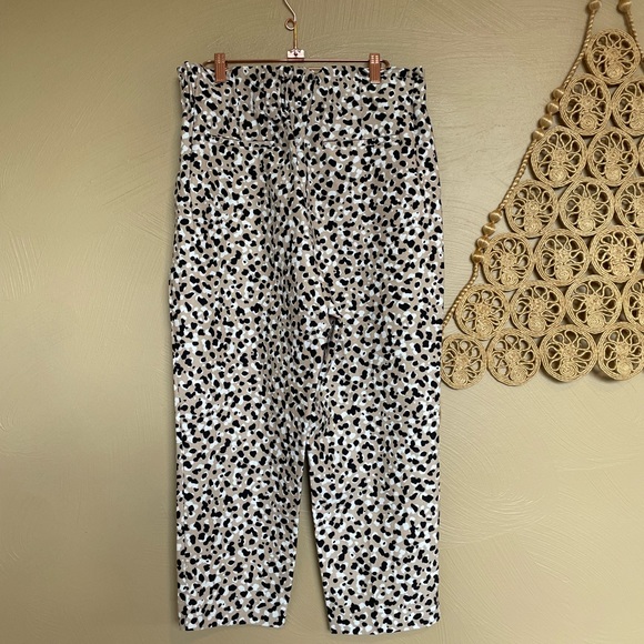 Ann Taylor Pull On Pant Leopard Print, Paper Bag Waist, Size large petite - Picture 7 of 14